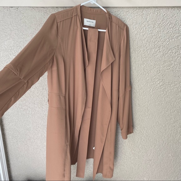 Aritzia Babaton Flowy Trench - Picture 4 of 9